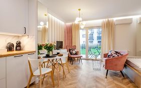 SKY Home- Rose Apartament -Manufaktura, Bezpłatny Parking, Klima, Dostęp na KOD